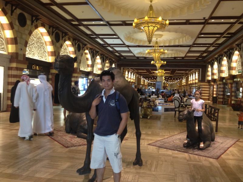 This is the souk, a subset of the mall guarded by fearsome camels. It was pretty empty here and we thought it was a waste of time coming to the mall. As luck would have it the rest of the mall was packed. Probably because people can't afford tonnes of gold during a tourist visit.