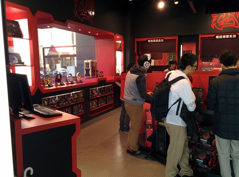 Elite gamer shop! Had posters of pro players too