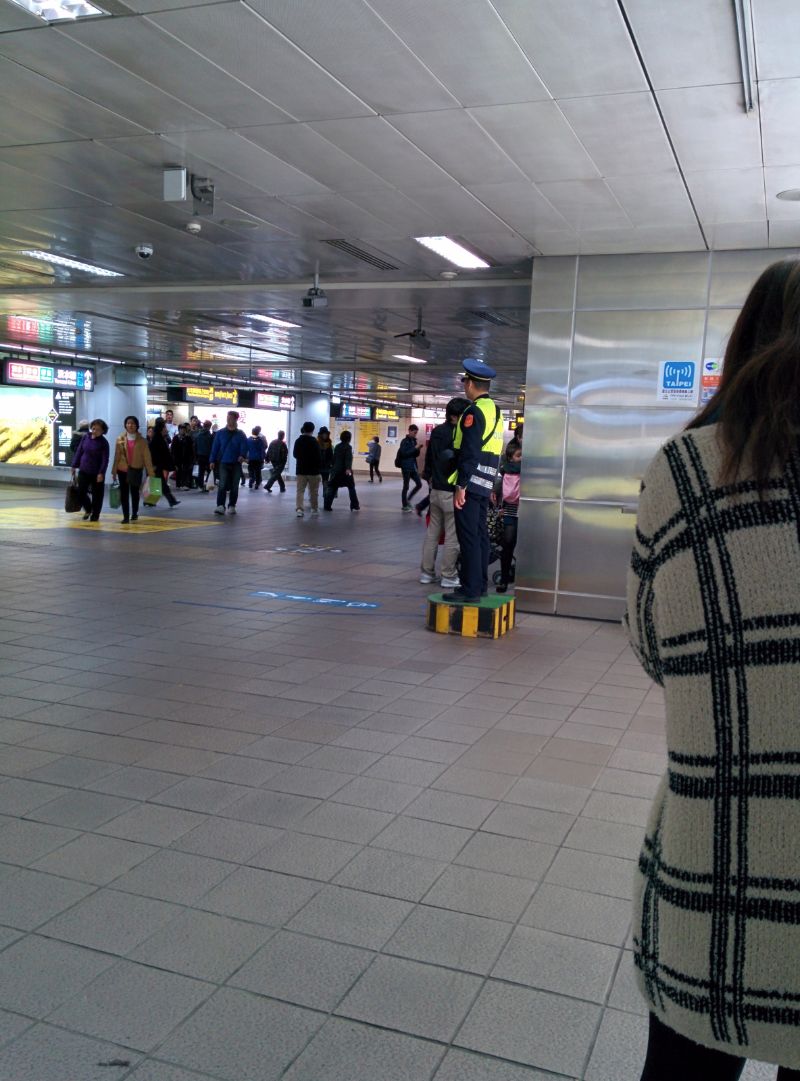 This guy's workspace is smaller than my cubicle at work. Didn't think that was even possible.