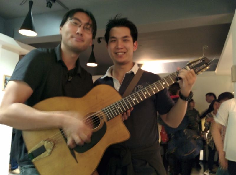 I managed to get a photo with THE famous gypsy jazz master guitarist!