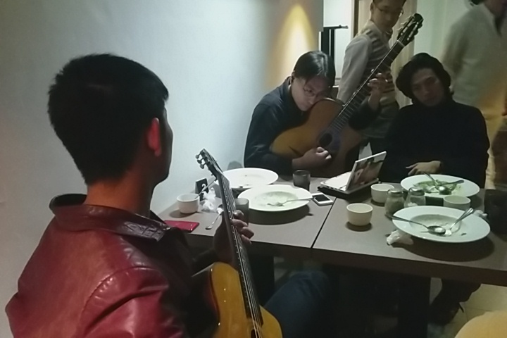 Master guitarists doing their thing