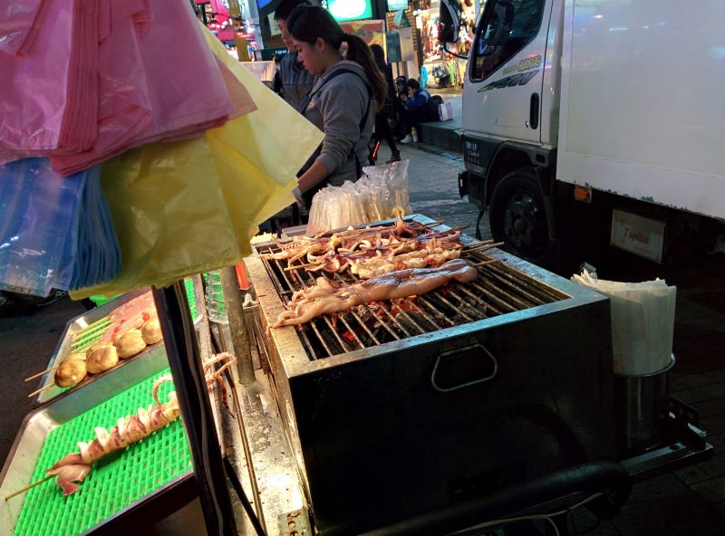 These food stores packed up their trolleys and ran off as soon as the police arrived